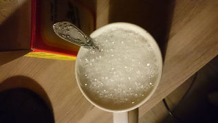 Темекі шегетін жалаңаш қыздар